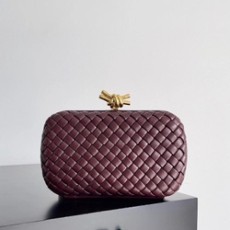 보테가 베네타 놋 클러치